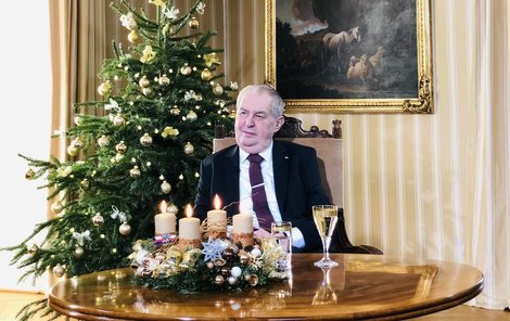 Prezident Miloš Zeman odložil na vánoční poselství ortézu (26. 12. 2020)