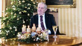 Prezident Miloš Zeman odložil na vánoční poselství ortézu (26. 12. 2020)