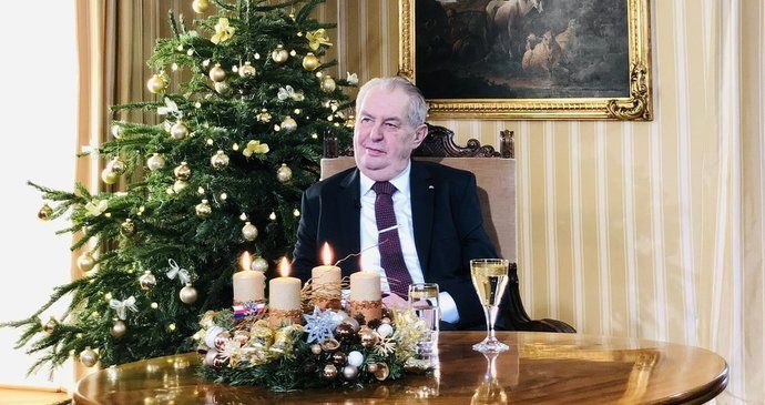 Prezident Miloš Zeman odložil na vánoční poselství ortézu (26. 12. 2020)