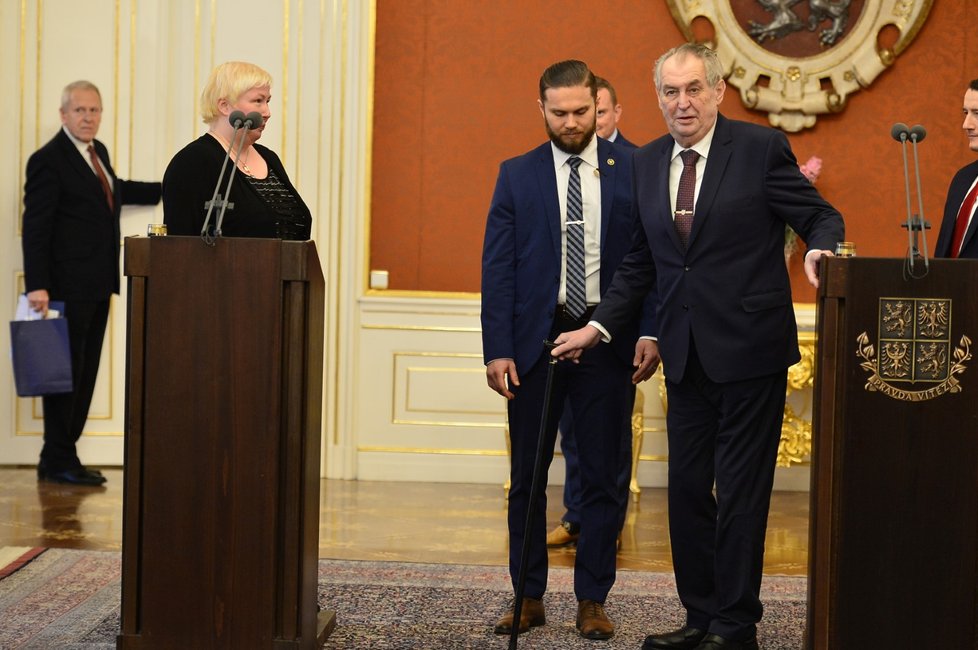 Prezident Miloš Zeman předal Fondu ohrožených dětí dva miliony korun (8. 1. 2019)