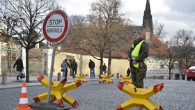 Nová bezpečnostní opatření na Pražském hradě po teroru v Paříži