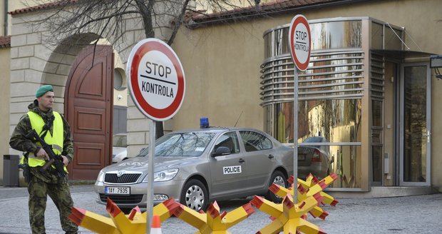 Nová bezpečnostní opatření na Pražském hradě po teroru v Paříži