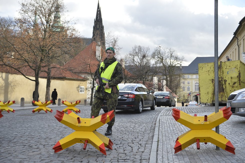 Nová bezpečnostní opatření na Pražském hradě po teroru v Paříži