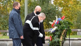 Prezident Miloš Zeman položil 28. října 2020 v Praze květiny k hrobu neznámého vojína u Národního památníku na Vítkově u příležitosti státního svátku k výročí vzniku Československa.