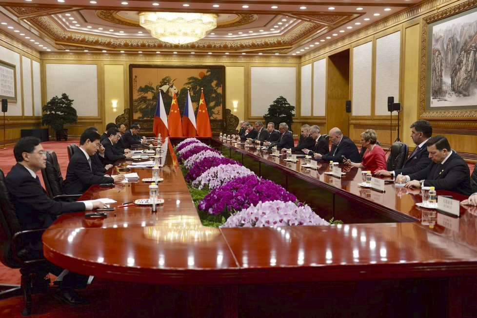 Prezident Miloš Zeman jedná se svým čínským protějškem Si Ťin-pchingem. (28. 4. 2019)