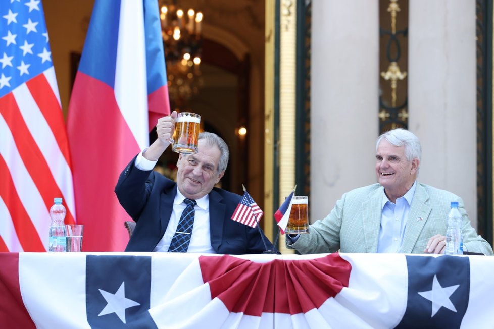 Oslavy 244. výročí Dne nezávislosti USA: Miloš Zeman a Stephen B. King (30. 6. 2020)