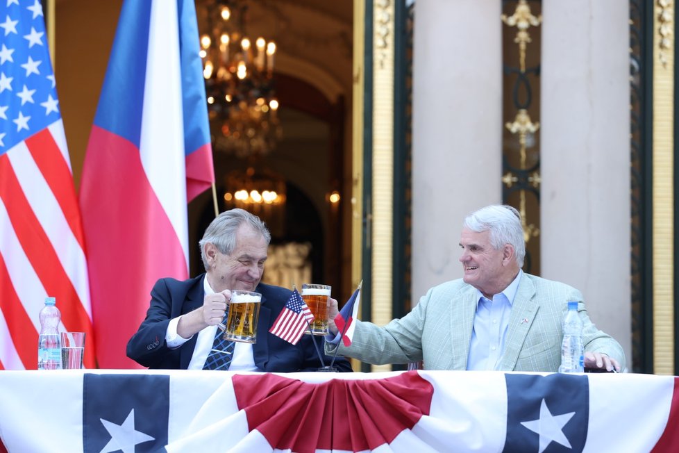 Oslavy 244. výročí Dne nezávislosti USA: Miloš Zeman a Stephen B. King (30. 6. 2020)