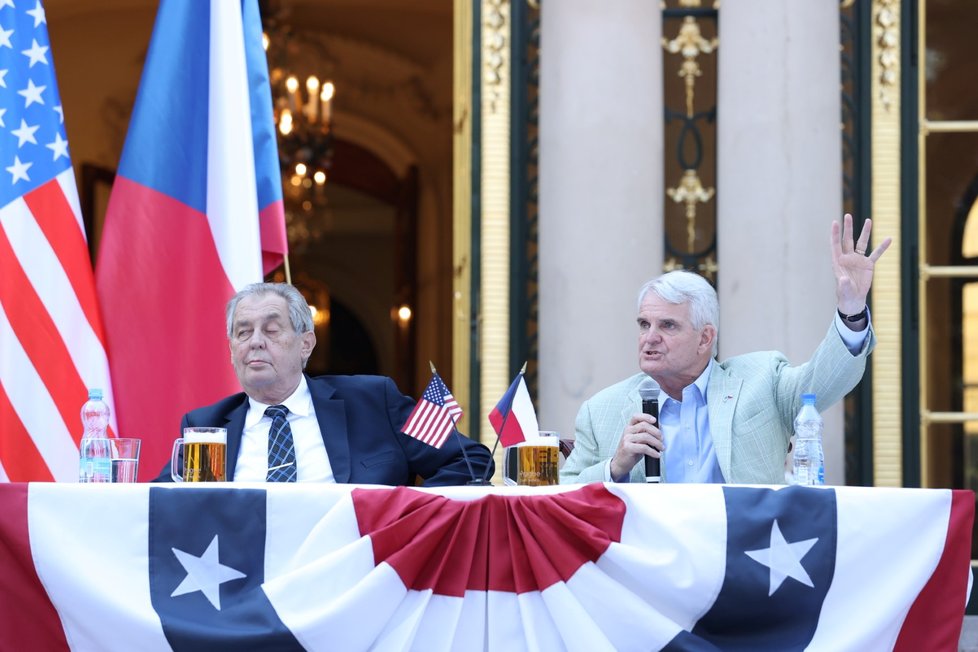 Oslavy 244. výročí Dne nezávislosti USA: Miloš Zeman a Stephen B. King (30. 6. 2020)