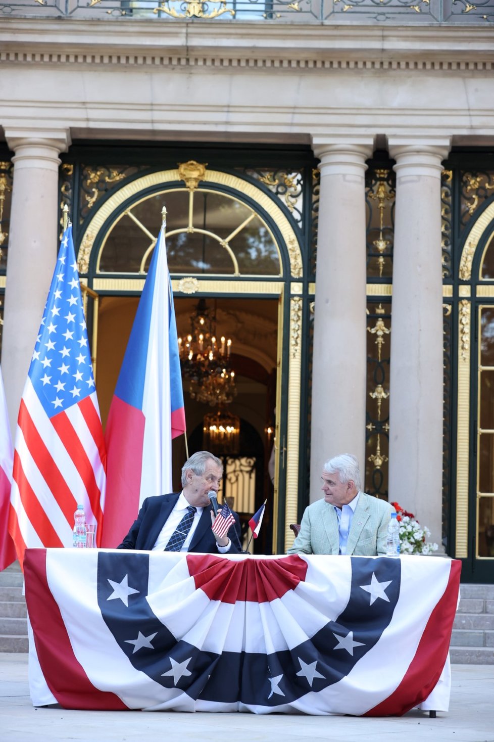 Oslavy 244. výročí Dne nezávislosti USA: Miloš Zeman a Stephen B. King (30. 6. 2020)