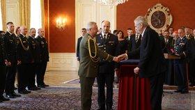 Prezident Miloš Zeman jmenoval na Hradě nové generály (8. 5. 2019)