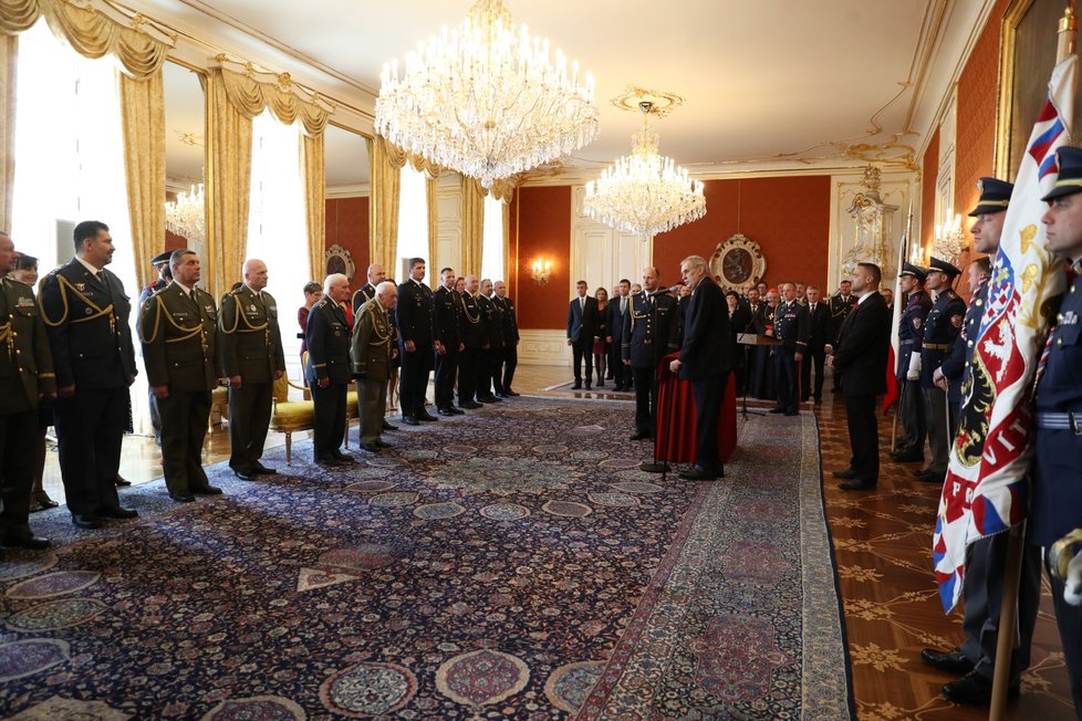 Prezident Miloš Zeman jmenoval na Hradě nové generály.