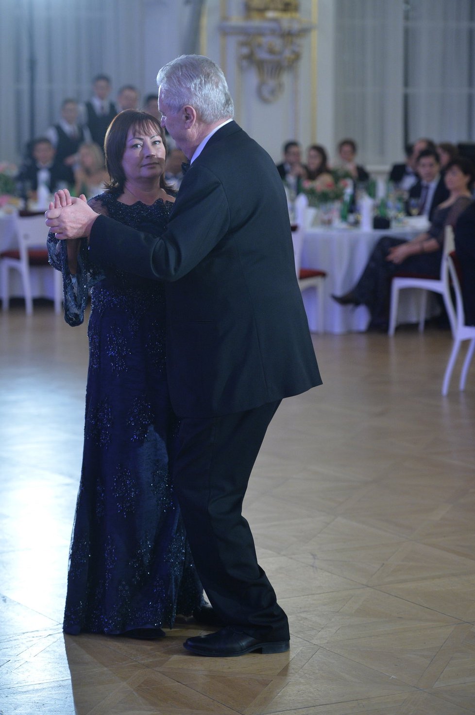 Zemanovi na prezidentském plese na Hradě