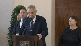 Prezident Miloš Zeman a Ivana Zemanová na Hradě před velvyslanci (27. 10. 2019)