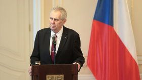 Prezident Miloš Zeman chce, aby BIS zjistila, zda se v Česku mohl vyrábět nebo skladovat jed novičok.