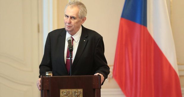 Zeman chce znát českou stopu jedu, který otrávil exšpiona. Kalousek: Zrádce