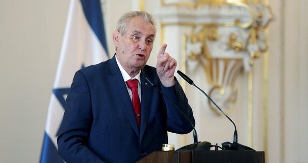 Zeman řešil stěhování ambasády do Jeruzaléma. Na Hradě se obul do „zbabělců“