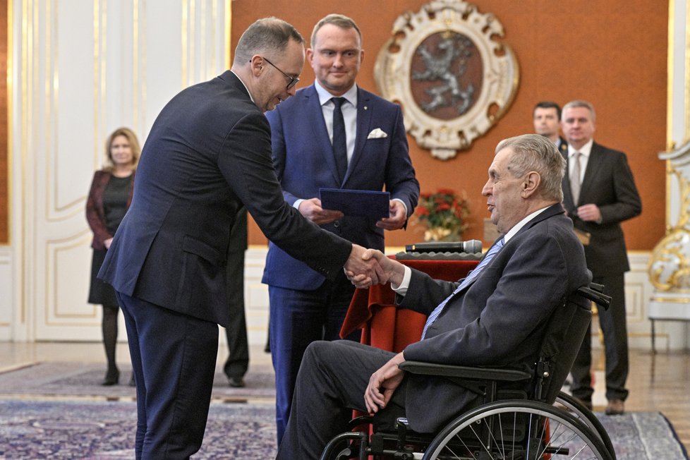 Zeman jmenoval Jana Procházku členem bankovní rady ČNB (14.12.2022)