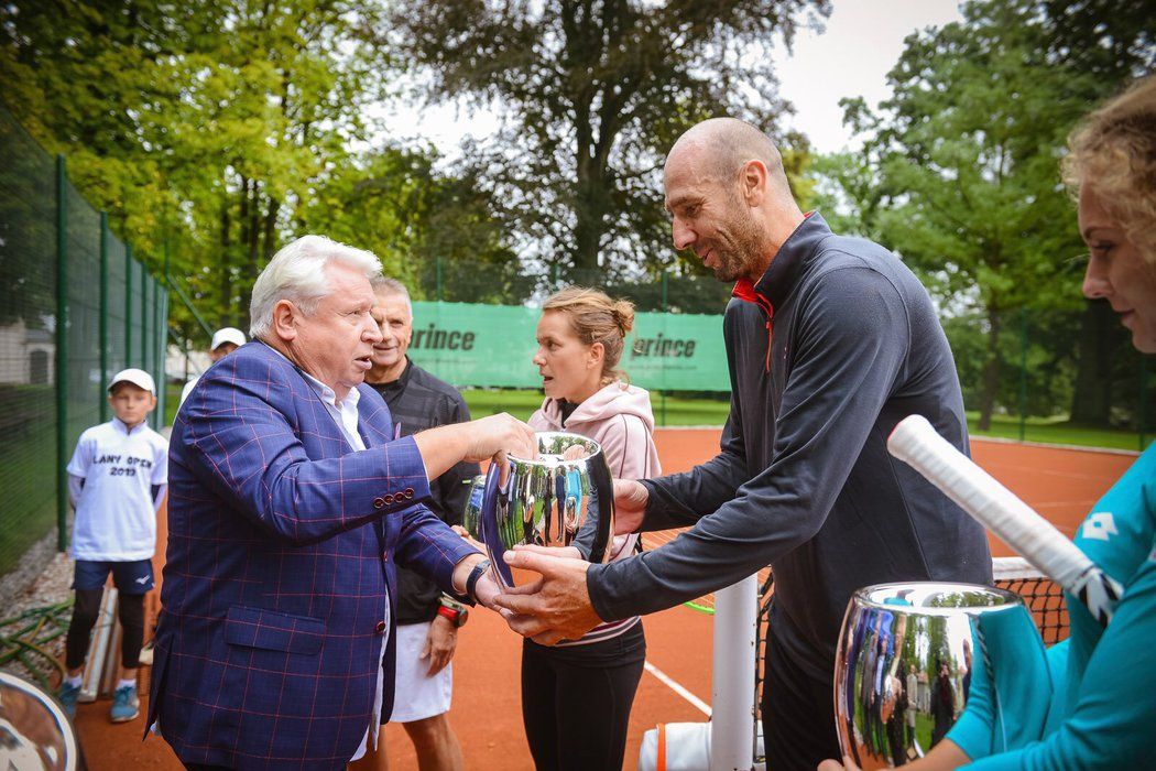 Sportovní manažer Miroslav Černošek s fotbalovým kanonýrem Janem Kollerem