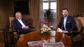 Miloš Zeman v pořadu S prezidentem v Lánech s moderátorem Davidem Vaníčkem (27. 3. 2018)