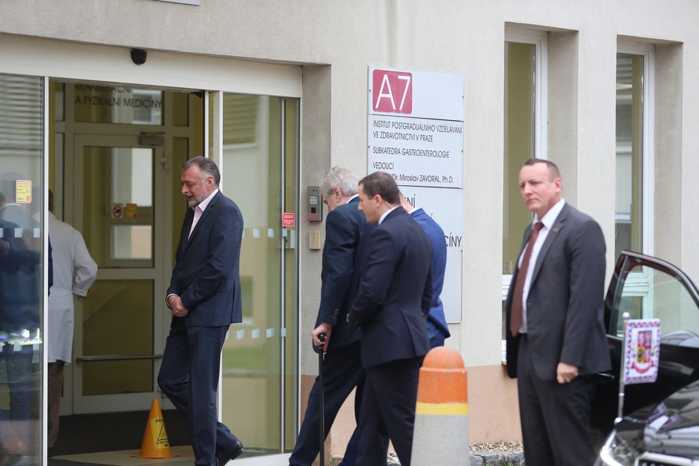 Prezident Miloš Zeman dorazil do nemocnice na vyšetření sluchu (6. 2. 2020).