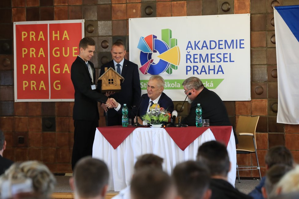 Návštěva prezidenta Miloše Zemana na zahájení nového školního roku na Akademii řemesel