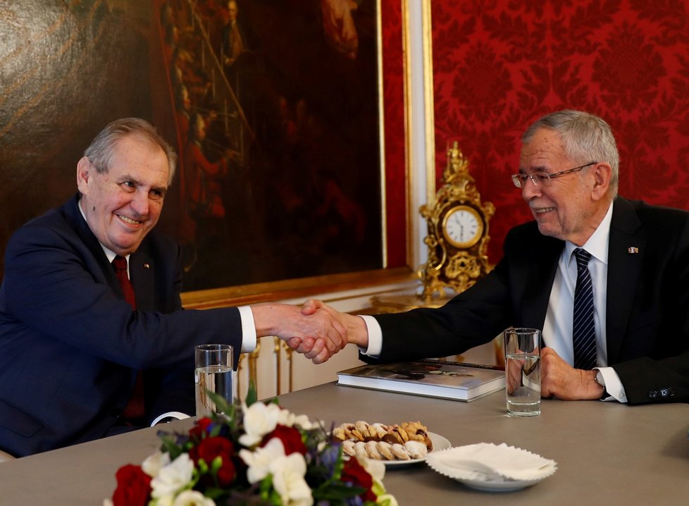Prezident Miloš Zeman na státní návštěvě Rakouska, kde ho vítal Alexander Van der Bellen (3. 4. 2019).