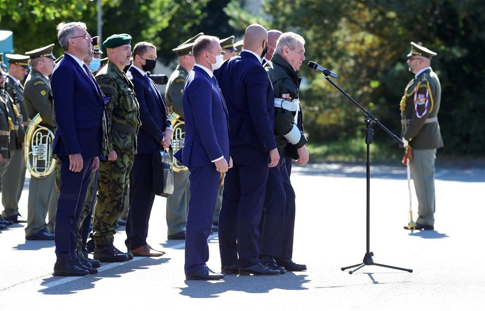 Prezident Miloš Zeman 6. října 2020 v kasárnách Prostějov při slavnostním nástupu 53. pluku průzkumu a elektronického boje