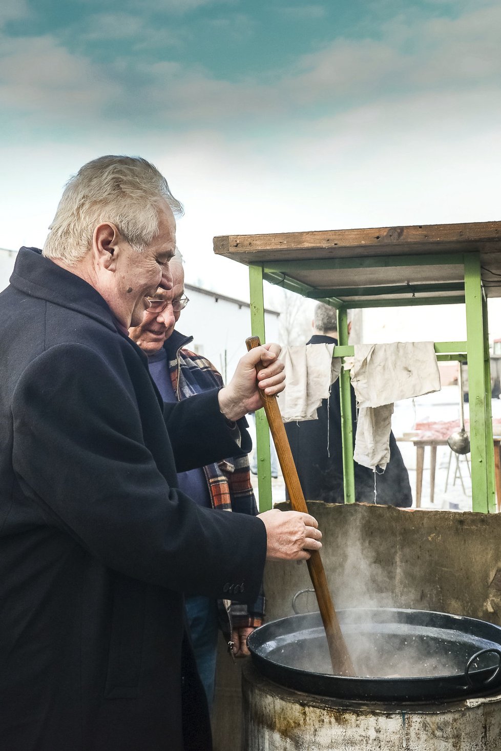 Prezident Miloš Zeman na zabiječce s členy své bývalé vlády