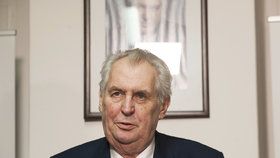 Prezident Miloš Zeman přijme příští středu demisi vlády.