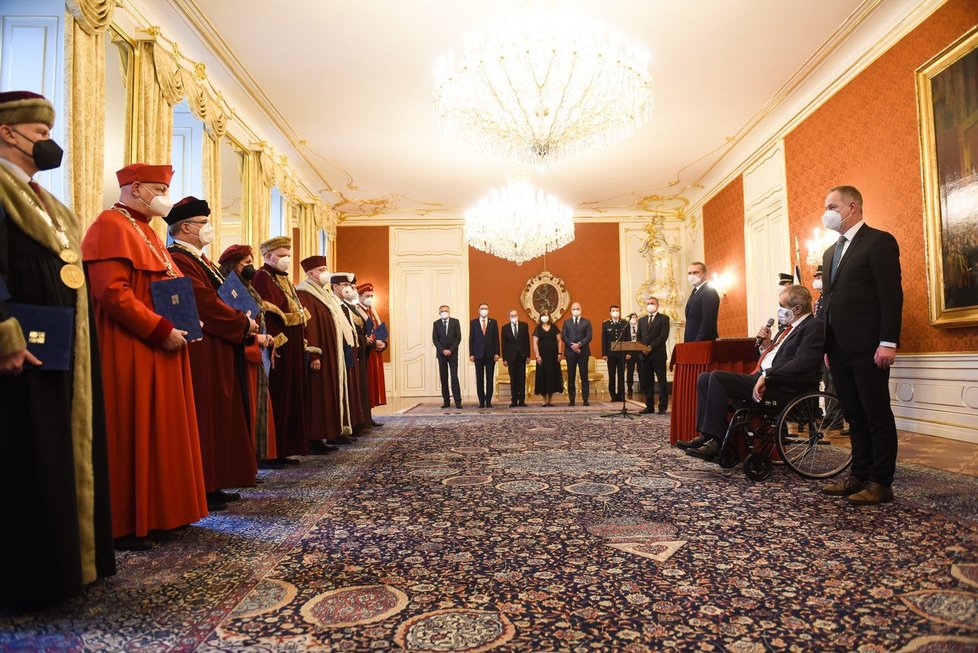 Prezident Miloš Zeman jmenoval na Pražském hradě na základě návrhů akademických senátů příslušných veřejných vysokých škol jedenáct rektorek a rektorů.