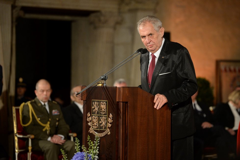 Miloš Zeman pronesl na Hradě projev a rozdal vyznamenání. (28. 10. 2018)