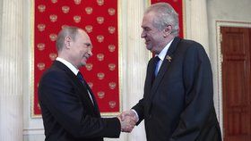 Zeman se podle mnohých před Putinem »hrbil«.