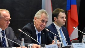 Miloš Zeman se v Rusku setkal s Vladimírem Putinem a účastnil se také rusko-českého ekonomického fóra. Kde kritizoval Rusko za článek o okupaci Československa