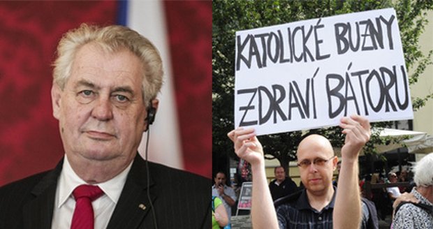 Kvůli tomuhle transparentu odmítá prezident Zeman jmenovat Martina C. Putnu profesorem