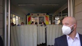Převoz prezidenta republiky do nemocnice (10. 10. 2021)