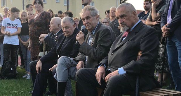 „Přicházím o oko.“ Schwarzenberg řekl, kdy skončí Babiš a co Zeman vzkázal lidem