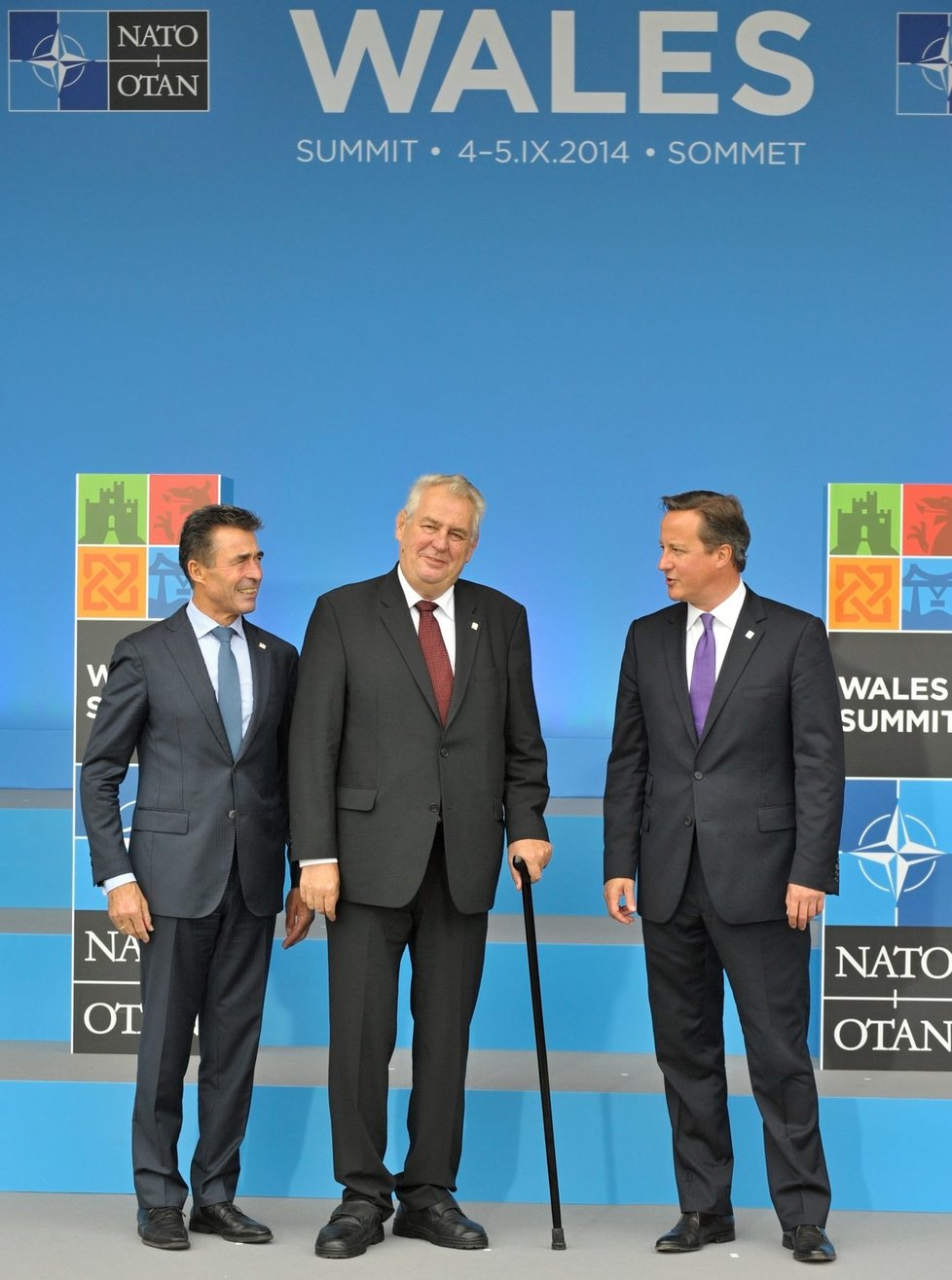 Dvoudenní Summit NATO, který končí dnes, soustředil vrcholné světové i evropské politiky včetně amerického prezidenta Baracka Obamy, německé kancléřky Angely Merkelové a také české hlavy státu Miloše Zemana.