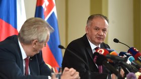 Prezident Miloš Zeman  vystoupil 5. dubna 2018 při návštěvě Slovenska na Štrbském Plese ve Vysokých Tatrách na tiskové konferenci se svým slovenským kolegou Andrejem Kiskou (druhý zleva). Jde o první zahraniční cestu během Zemanova druhého prezidentského mandátu.