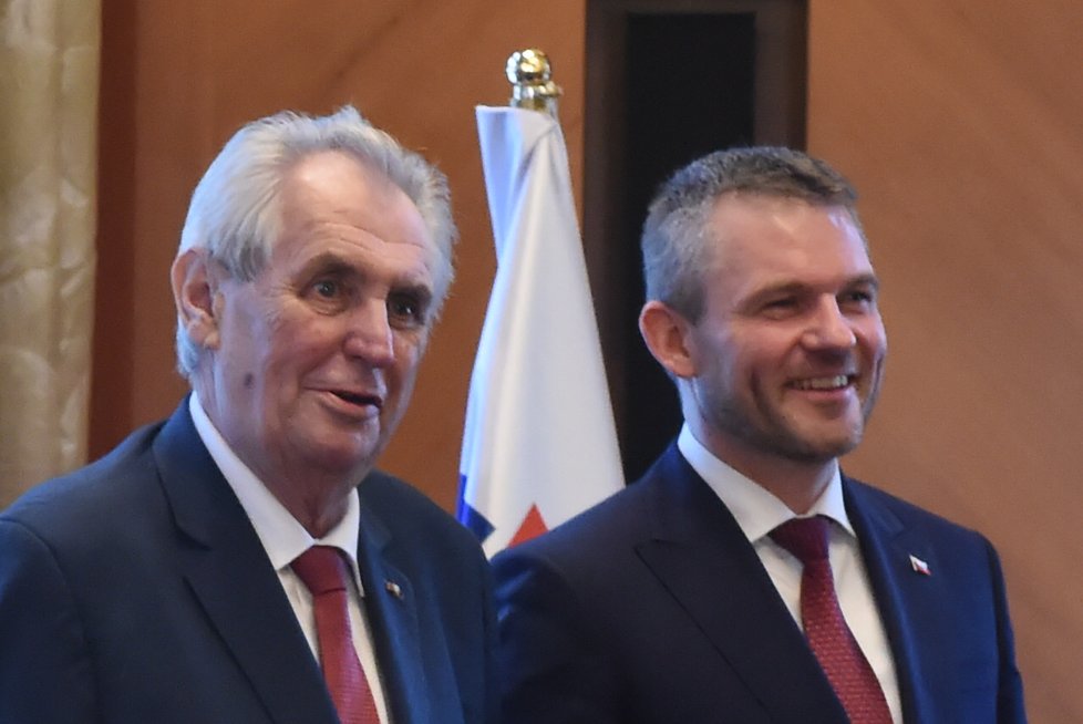 Prezident Miloš Zeman se 5. dubna 2018 při své třídenní návštěvě Slovenska sešel ve Vysokých Tatrách-Štrbském Plese s novým slovenským premiérem Petrem Pellegrinim.