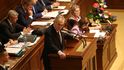 Prezident Miloš Zeman mluvil k poslancům zhruba 13 minut. "Pokud Směmovna zákona schválí, podepíšu ho," slíbil Zeman.