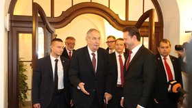 Vystoupení prezidenta Miloše Zeman v Poslanecké sněmovně bylo jeho první veřejným vystoupením po čtyřdenním rekondičním pobytu ve vojenské nemocnici