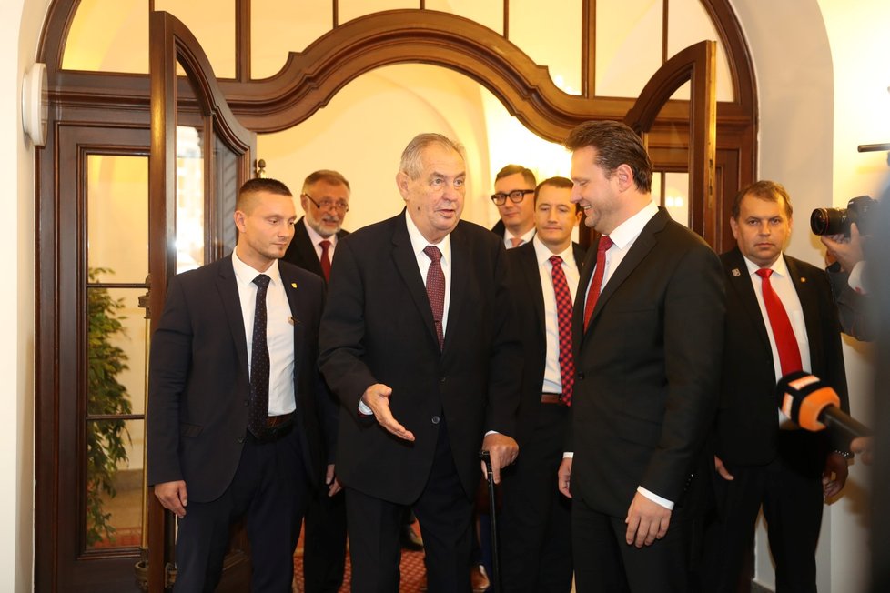 Vystoupení prezidenta Miloše Zeman v Poslanecké sněmovně bylo jeho první veřejným vystoupením po čtyřdenním rekondičním pobytu ve vojenské nemocnici