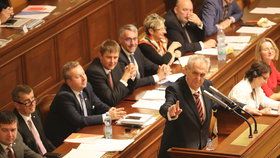 Zeman ve Sněmovně při debatě o rozpočtu. Zmínil i vraždu saúdskoarabského novináře