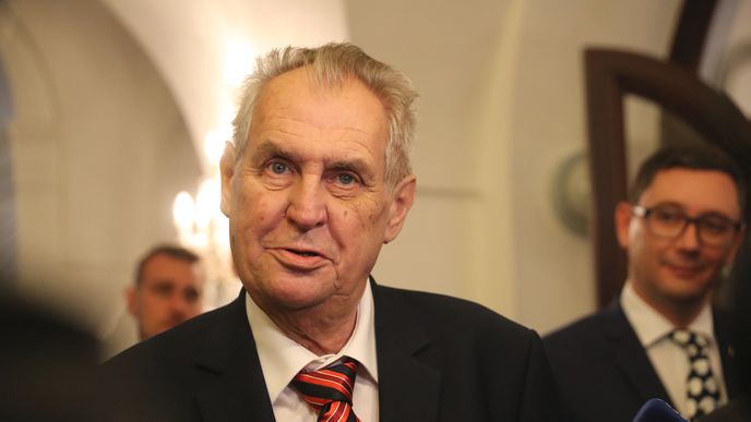 Zeman ve sněmovně při debatě o rozpočtu. Zeman ve sněmovně při debatě o rozpočtu.