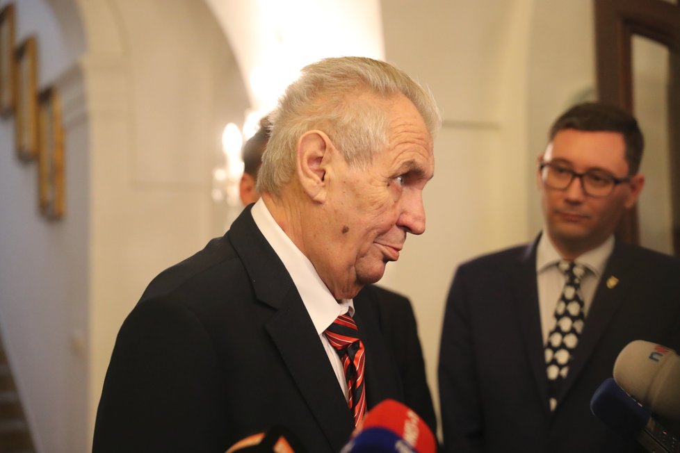 Zeman ve sněmovně při debatě o rozpočtu.