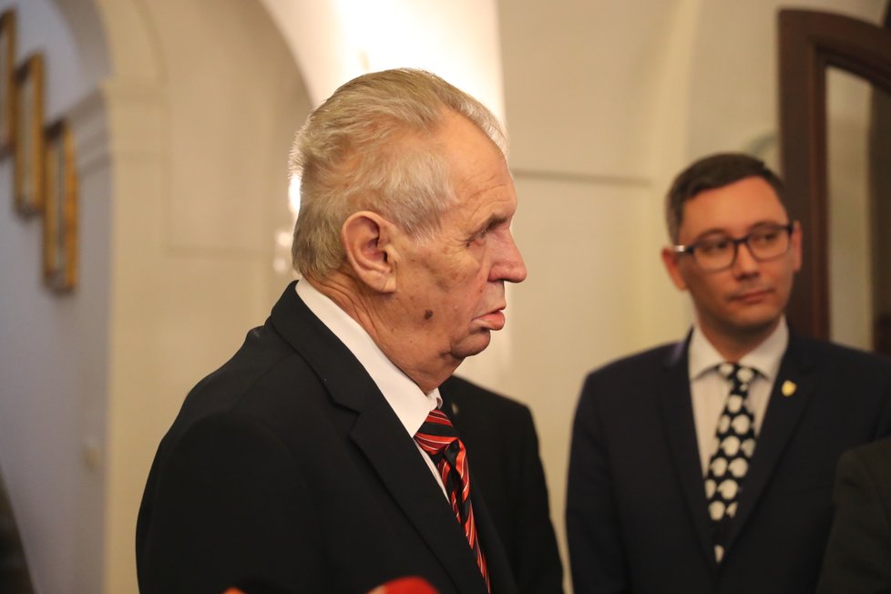 Zeman ve sněmovně při debatě o rozpočtu.