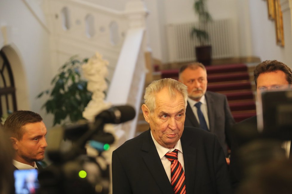 Prezident Miloš Zeman podepsal novelu poslanců KSČM, která zavádí zdanění církevních restitucí.