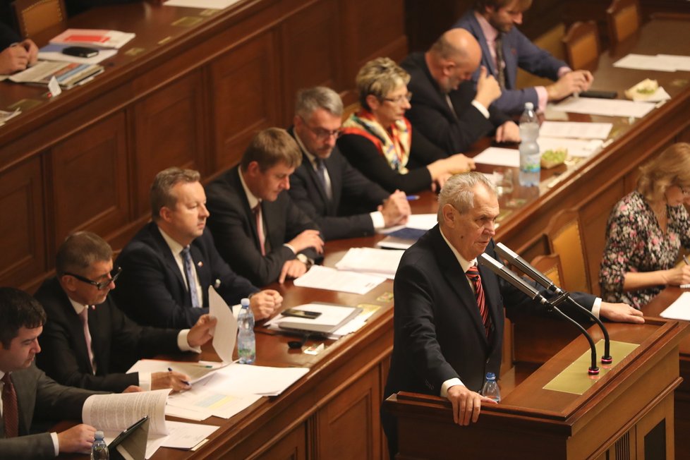 Zeman ve sněmovně při debatě o rozpočtu.