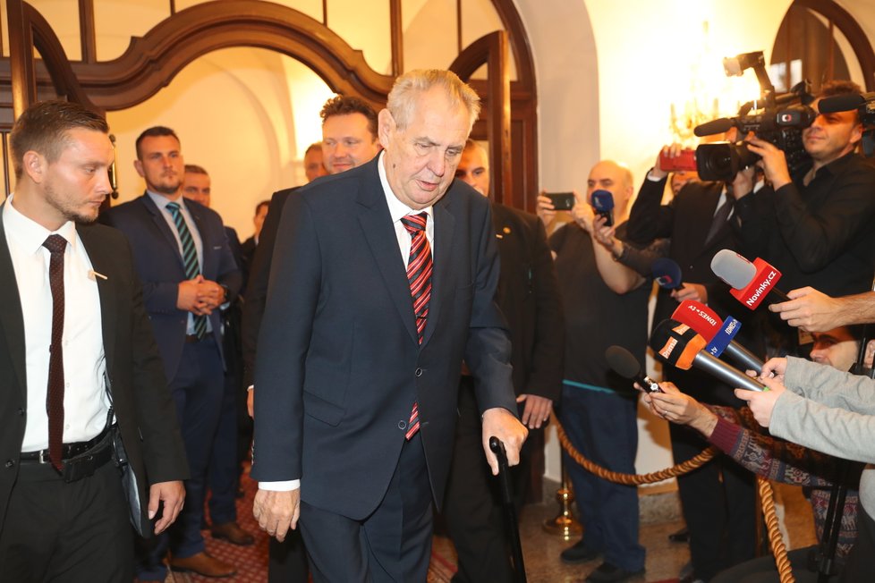 Zeman ve sněmovně při debatě o rozpočtu.