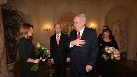 Prezident Miloš Zeman a kytice pro Olgu Sobotkovou